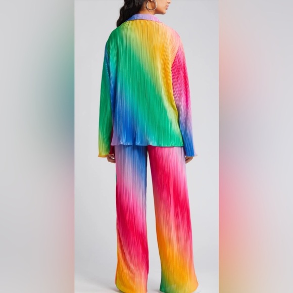 Dressed IN LALA Size Small Notched Collar Plissé Top & High Waist Pants Set - Picture 3 of 8